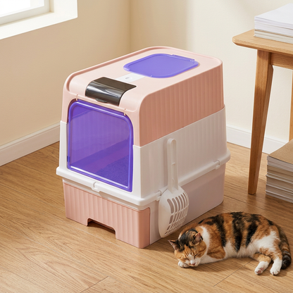 Maison de toilette pour chat rose lampe uv à côté d’un chat tricolore