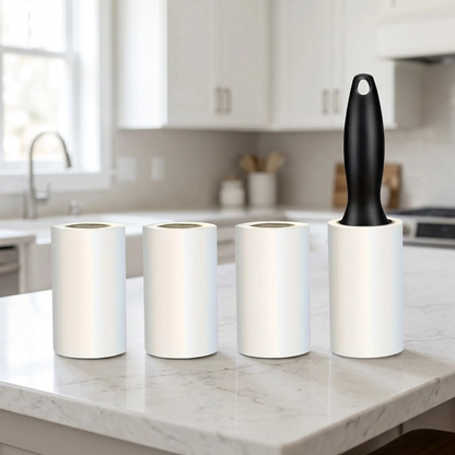 Rouleau avec trois recharges sur un îlot de cuisine