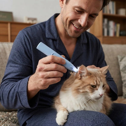 Tondeuse chat bleue maître qui tonds la tête de son chat 